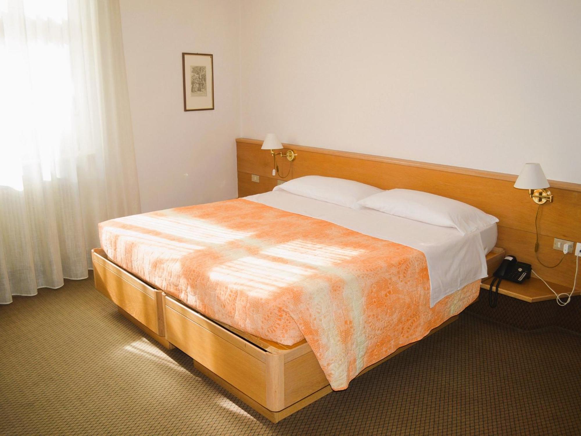 Hotel Villa Regina Levico Terme Eksteriør bilde